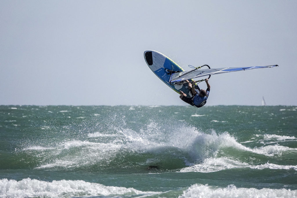 TESTED // Quatro Power 105 @ West Wittering - 2XS