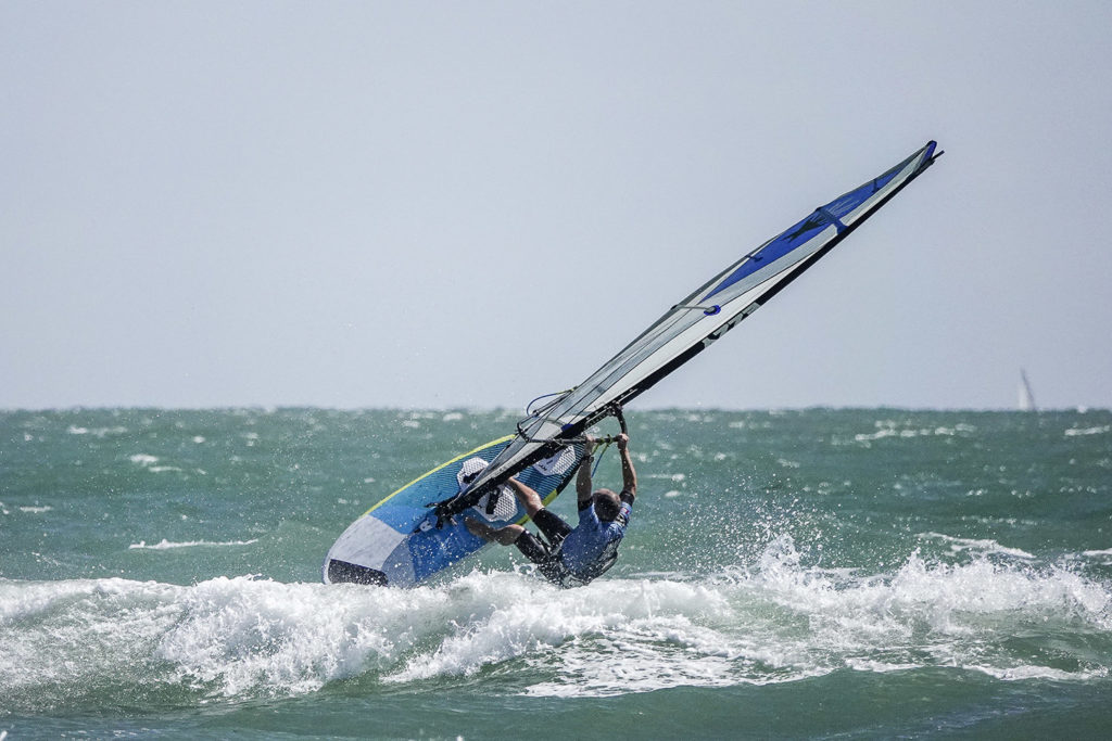 TESTED // Quatro Power 105 @ West Wittering - 2XS